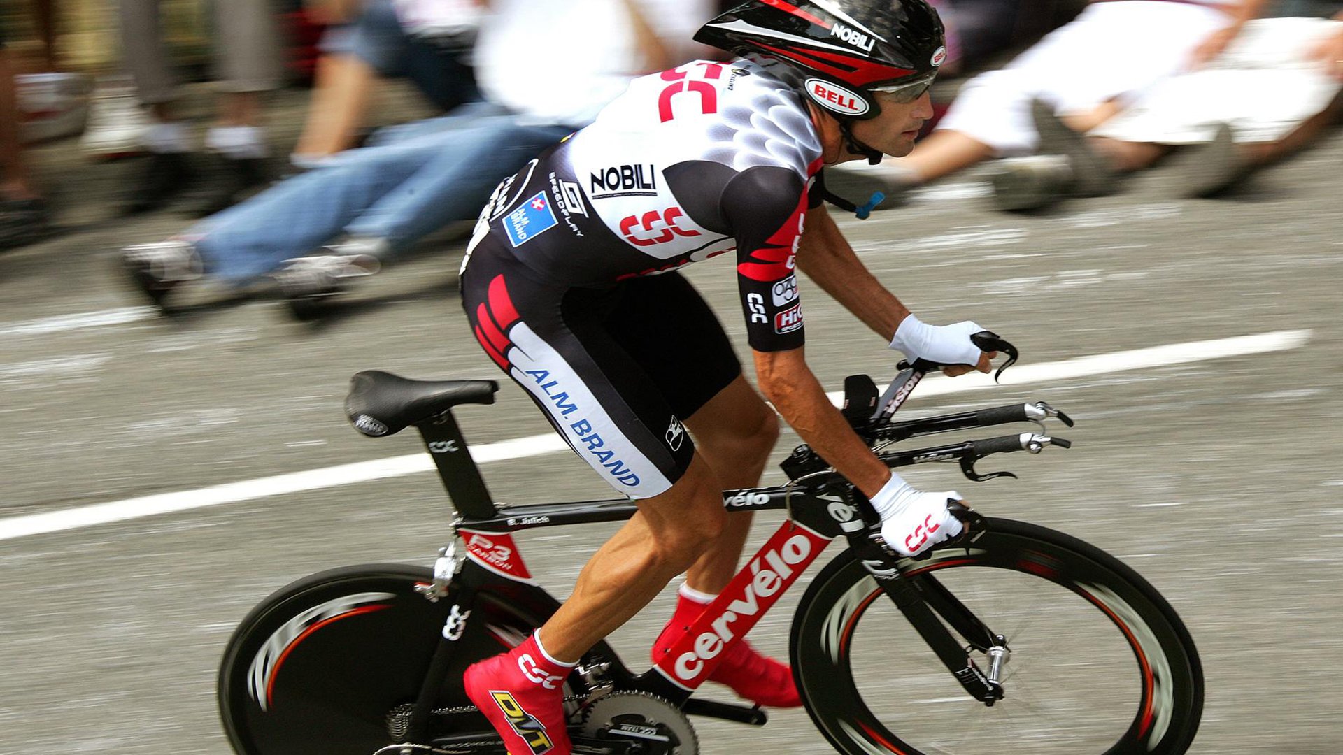 田径赛场焦点!澳大利亚队对阵德国队,超级对决,球迷热情点燃赛场