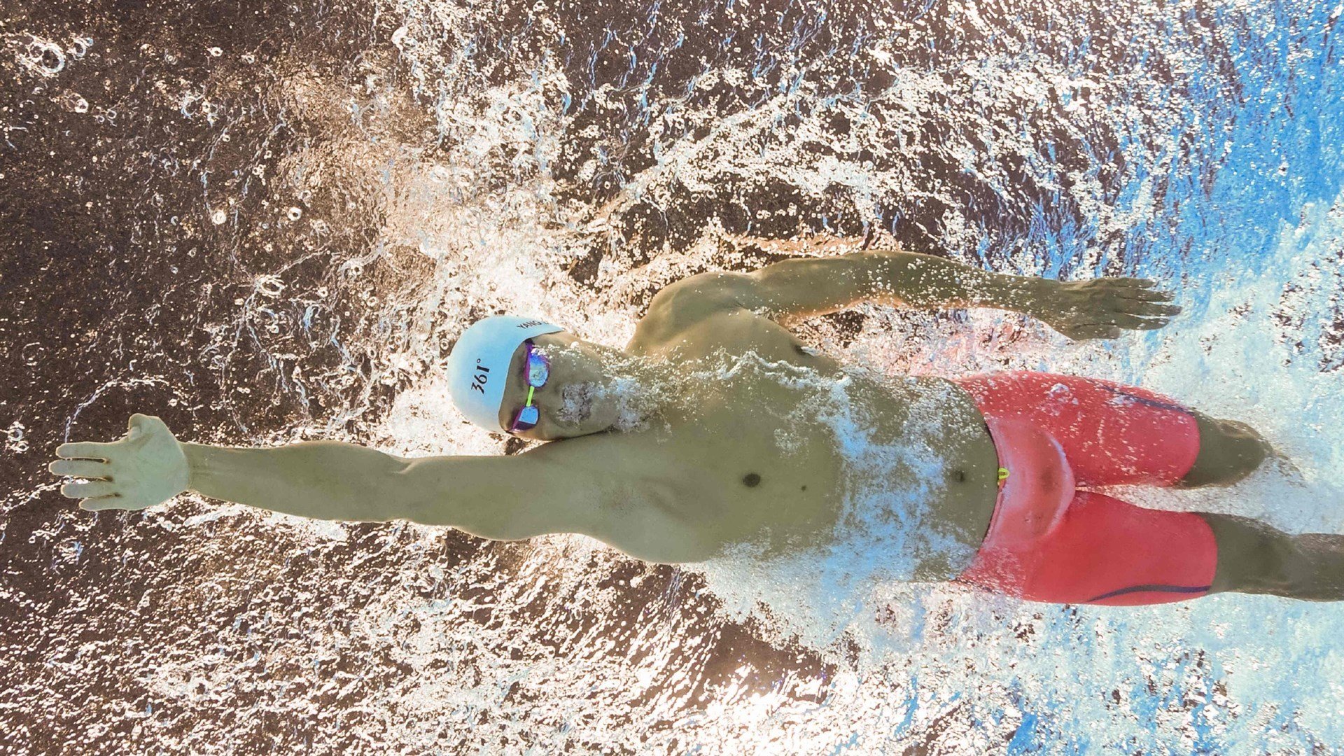 TheShy回归赛场，败北首场状态亮眼，热火观众沸腾！