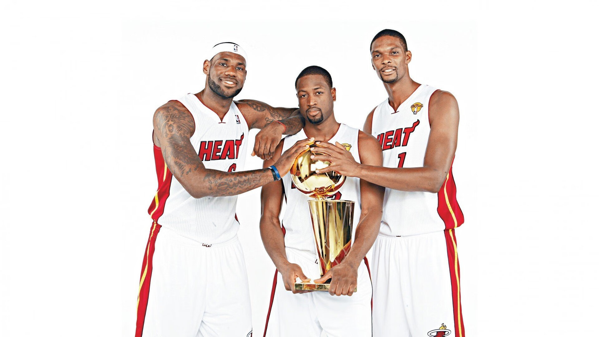 TheShy回归赛场，败北首场状态亮眼，热火观众沸腾！